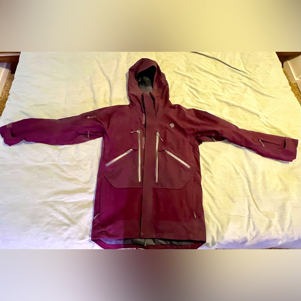 Mountain Hardwear GoreTex Cloudbank 2 Insulated Ski Jacket.